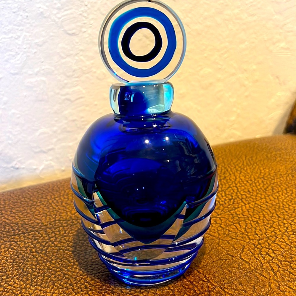 Unbelievably beautiful Glass Art looks like a Perfume bottle to me! It’s heavy!